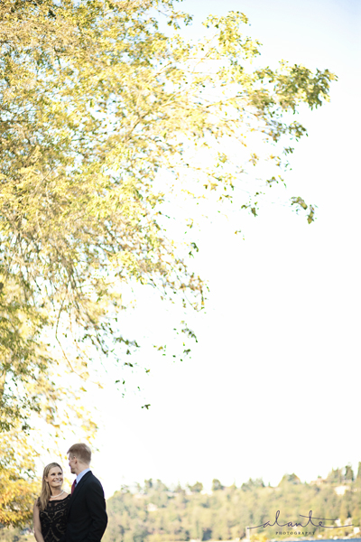 Luther Burbank Park Engagement Session in Seattle www.alantephotography.com