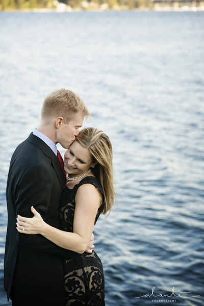 Water background in a Seattle Engagement Session www.alantephotography.com
