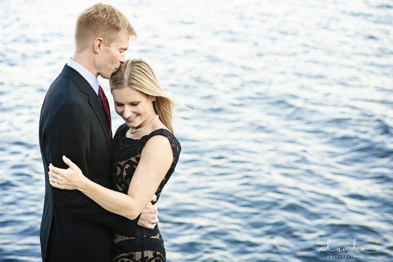 Water background in a Seattle Engagement Session www.alantephotography.com