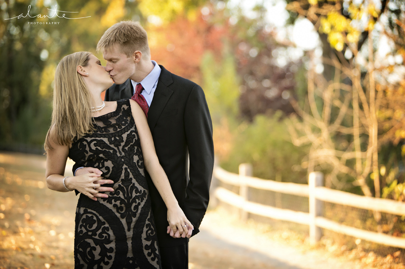 Fall colors in a Seattle Engagement Session www.alantephotography.com